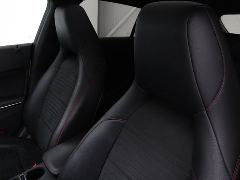 Mercedes-Benz CLA-Klasse Shooting Brake 200 OrangeArt Edition | Panoramadak | Camera | Stoelverwarming | Bleutooth | LMV 18 inch | LED | Cruise control | Alcantara
