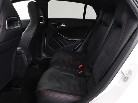 Mercedes-Benz CLA-Klasse Shooting Brake 200 OrangeArt Edition | Panoramadak | Camera | Stoelverwarming | Bleutooth | LMV 18 inch | LED | Cruise control | Alcantara