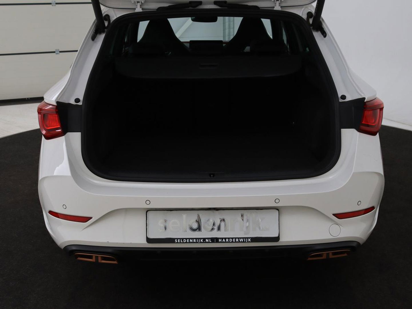 SEAT Leon 1.4 e-Hybrid Limited | Panoramadak | Camera | Adaptive cruise | Carplay | Memory | Stoel & Stuurverwarming