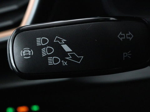 SEAT Leon 1.4 e-Hybrid Limited | Panoramadak | Camera | Adaptive cruise | Carplay | Memory | Stoel & Stuurverwarming