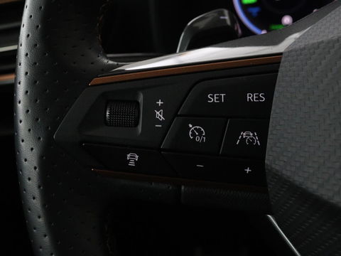 SEAT Leon 1.4 e-Hybrid Limited | Panoramadak | Camera | Adaptive cruise | Carplay | Memory | Stoel & Stuurverwarming