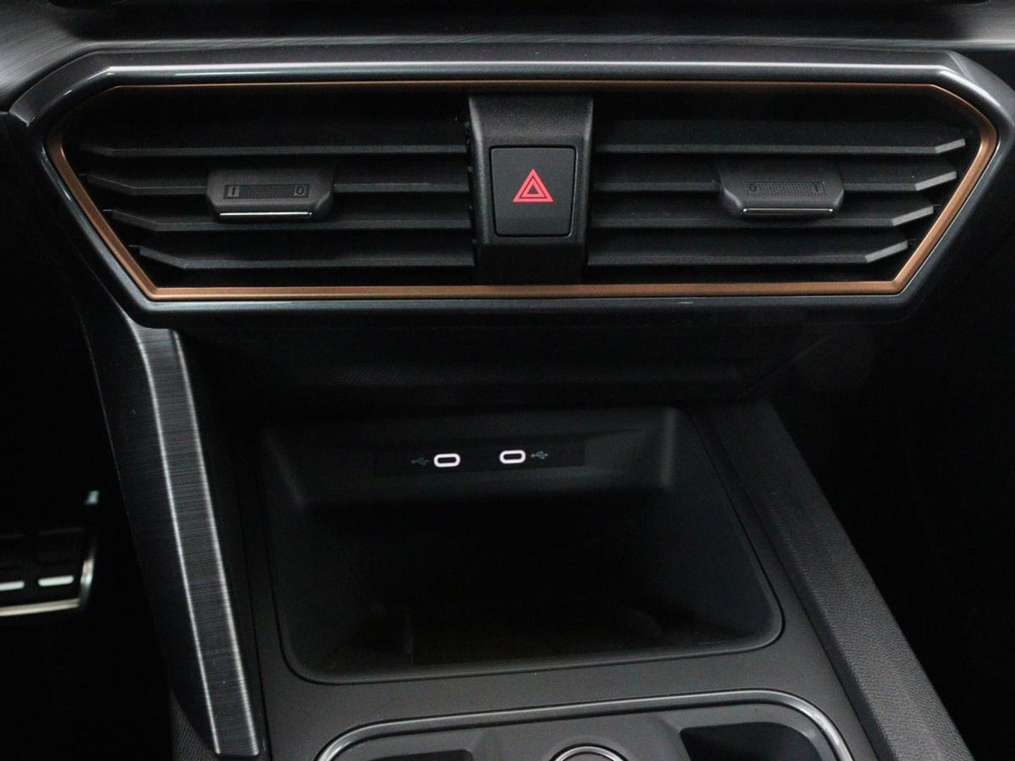 SEAT Leon 1.4 e-Hybrid Limited | Panoramadak | Camera | Adaptive cruise | Carplay | Memory | Stoel & Stuurverwarming