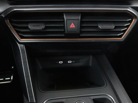 SEAT Leon 1.4 e-Hybrid Limited | Panoramadak | Camera | Adaptive cruise | Carplay | Memory | Stoel & Stuurverwarming