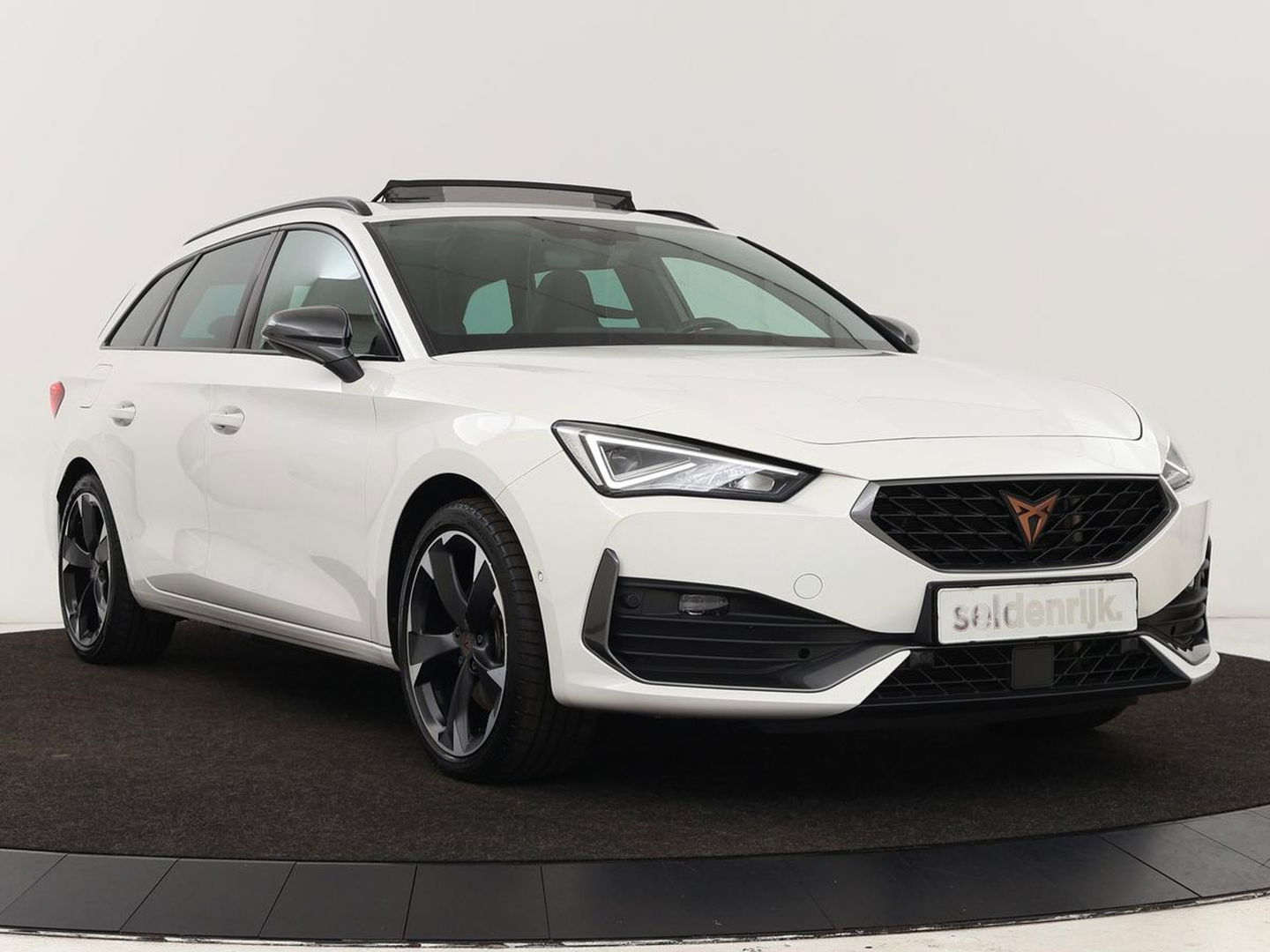 SEAT Leon 1.4 e-Hybrid Limited | Panoramadak | Camera | Adaptive cruise | Carplay | Memory | Stoel & Stuurverwarming