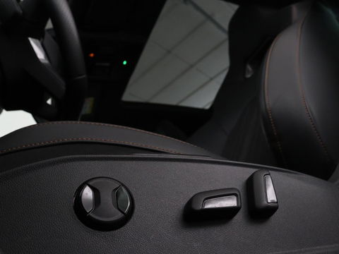SEAT Leon 1.4 e-Hybrid Limited | Panoramadak | Camera | Adaptive cruise | Carplay | Memory | Stoel & Stuurverwarming