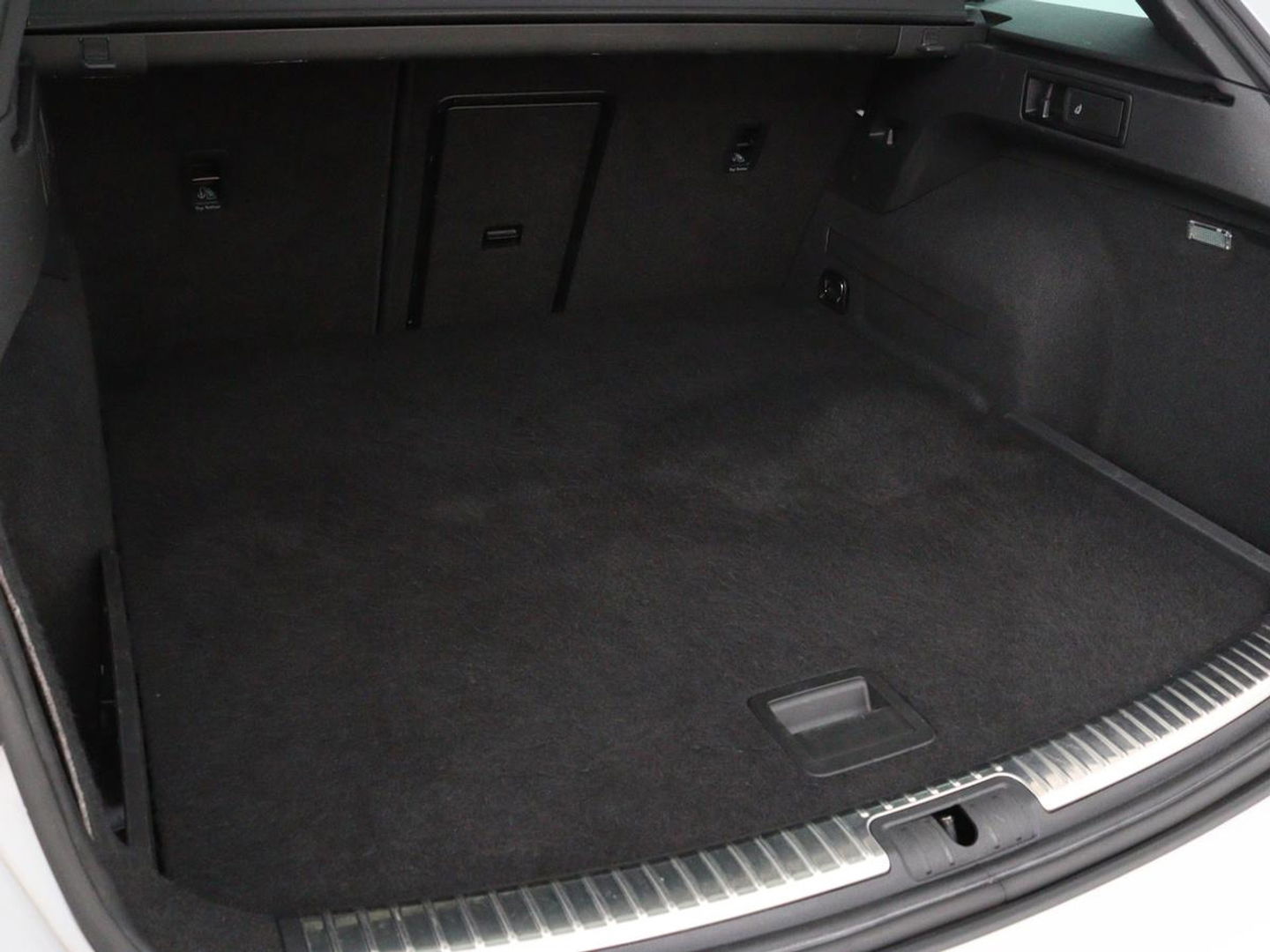 SEAT León ST 1.5 TSI FR Intense | Panoramadak | DSG | Stoelverwarming | Carplay | Camera | Trekhaak | Full-LED | Keyless | Navigatie