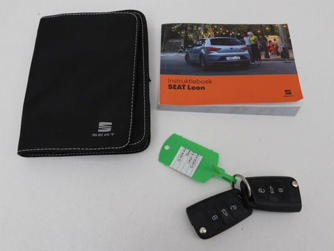 SEAT León ST 1.5 TSI FR Intense | Panoramadak | DSG | Stoelverwarming | Carplay | Camera | Trekhaak | Full-LED | Keyless | Navigatie