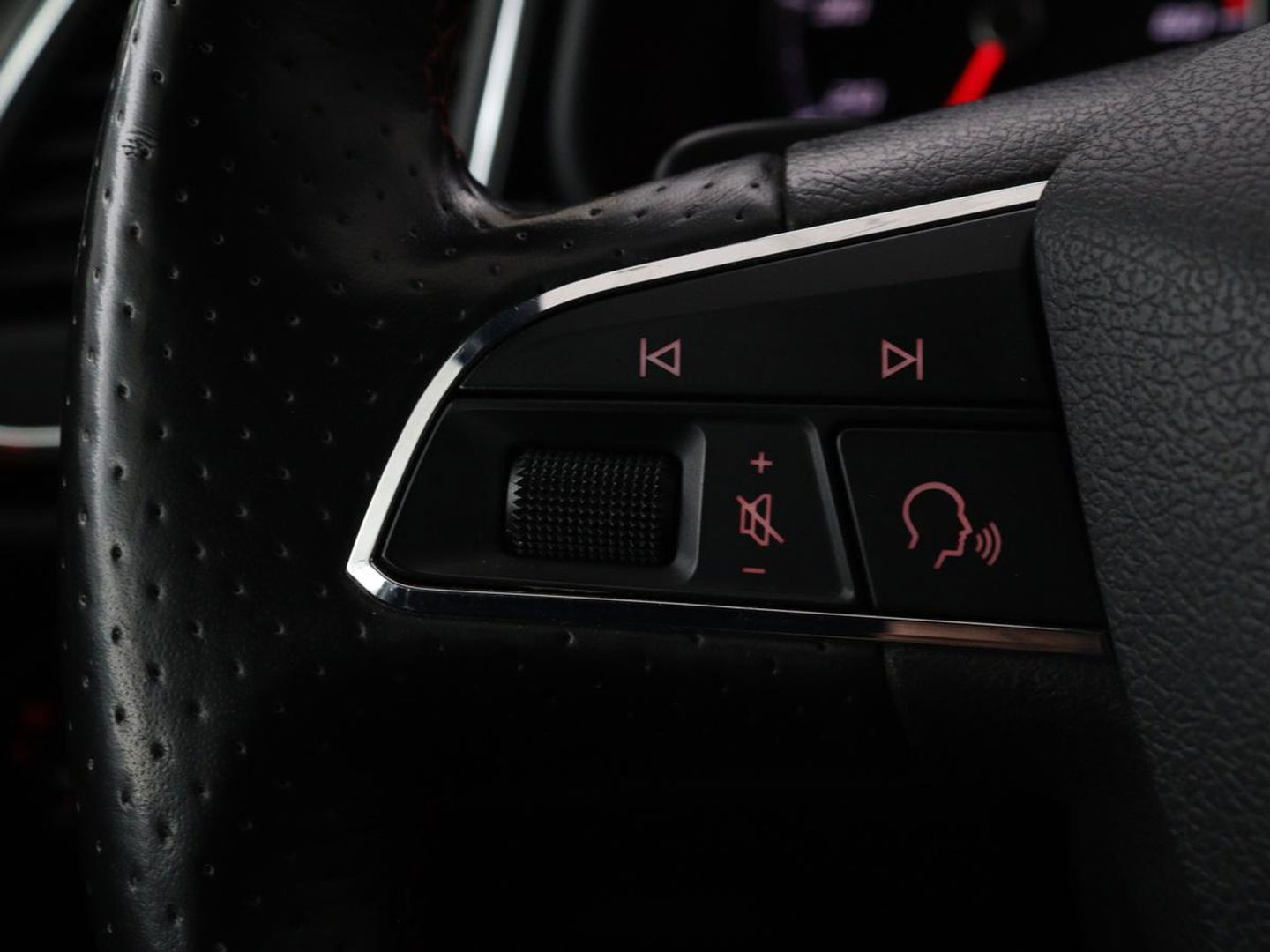 SEAT León ST 1.5 TSI FR Intense | Panoramadak | DSG | Stoelverwarming | Carplay | Camera | Trekhaak | Full-LED | Keyless | Navigatie