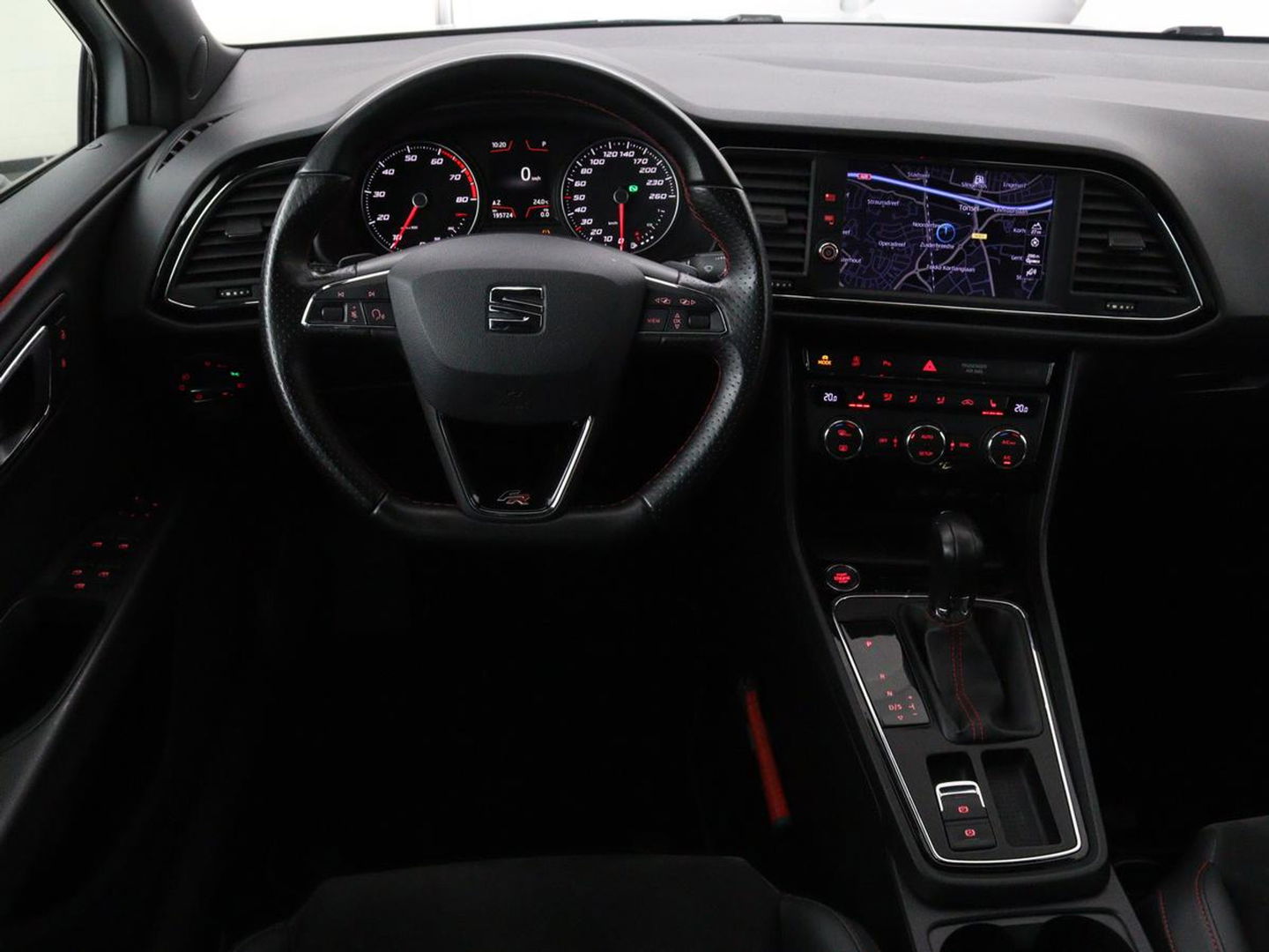 SEAT León ST 1.5 TSI FR Intense | Panoramadak | DSG | Stoelverwarming | Carplay | Camera | Trekhaak | Full-LED | Keyless | Navigatie