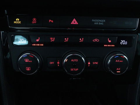 SEAT León ST 1.5 TSI FR Intense | Panoramadak | DSG | Stoelverwarming | Carplay | Camera | Trekhaak | Full-LED | Keyless | Navigatie