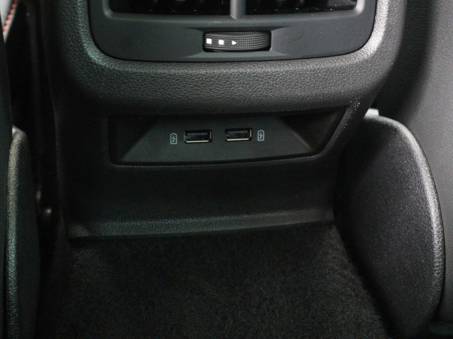 SEAT León ST 1.5 TSI FR Intense | Panoramadak | DSG | Stoelverwarming | Carplay | Camera | Trekhaak | Full-LED | Keyless | Navigatie