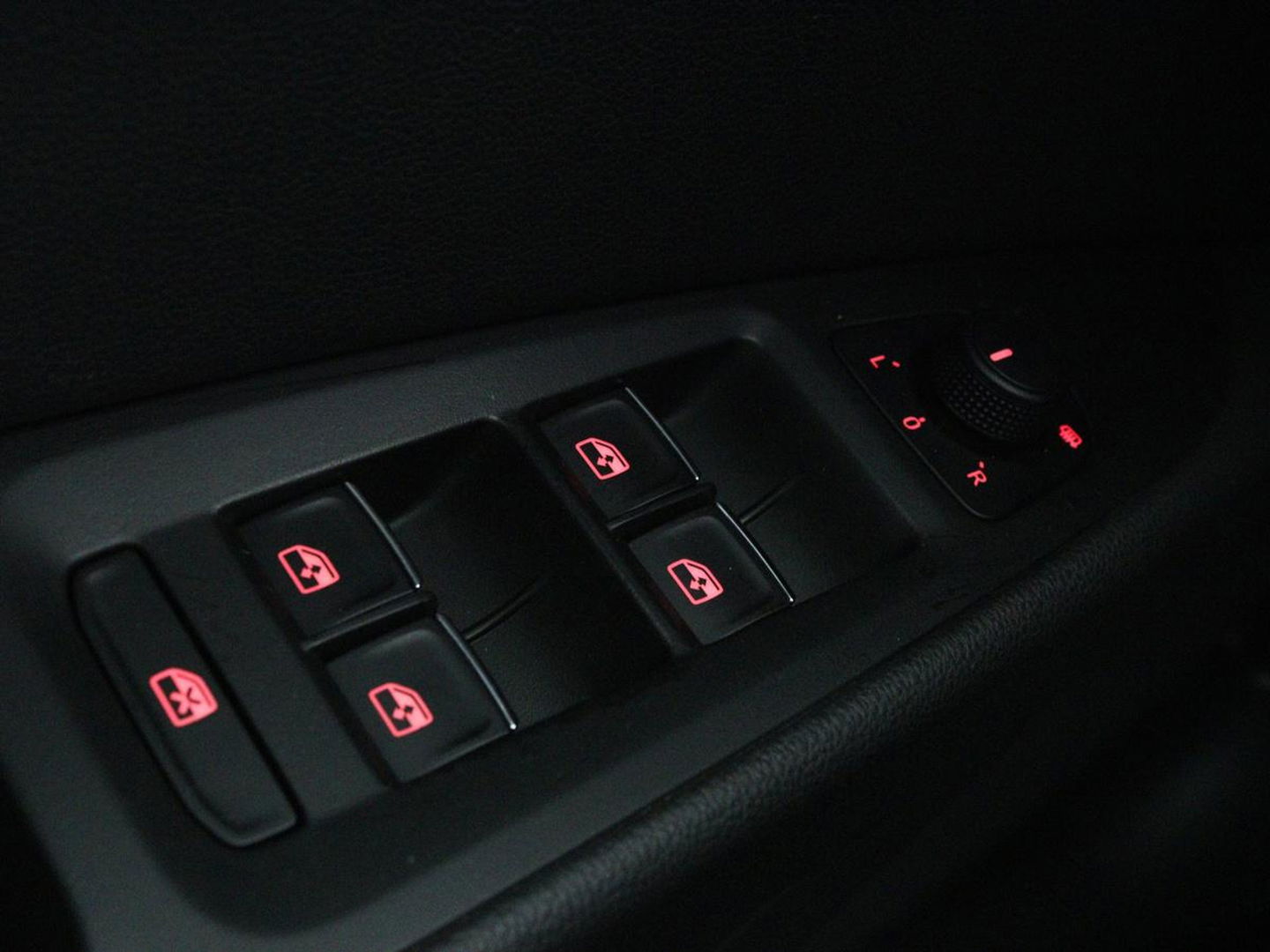 SEAT León ST 1.5 TSI FR Intense | Panoramadak | DSG | Stoelverwarming | Carplay | Camera | Trekhaak | Full-LED | Keyless | Navigatie