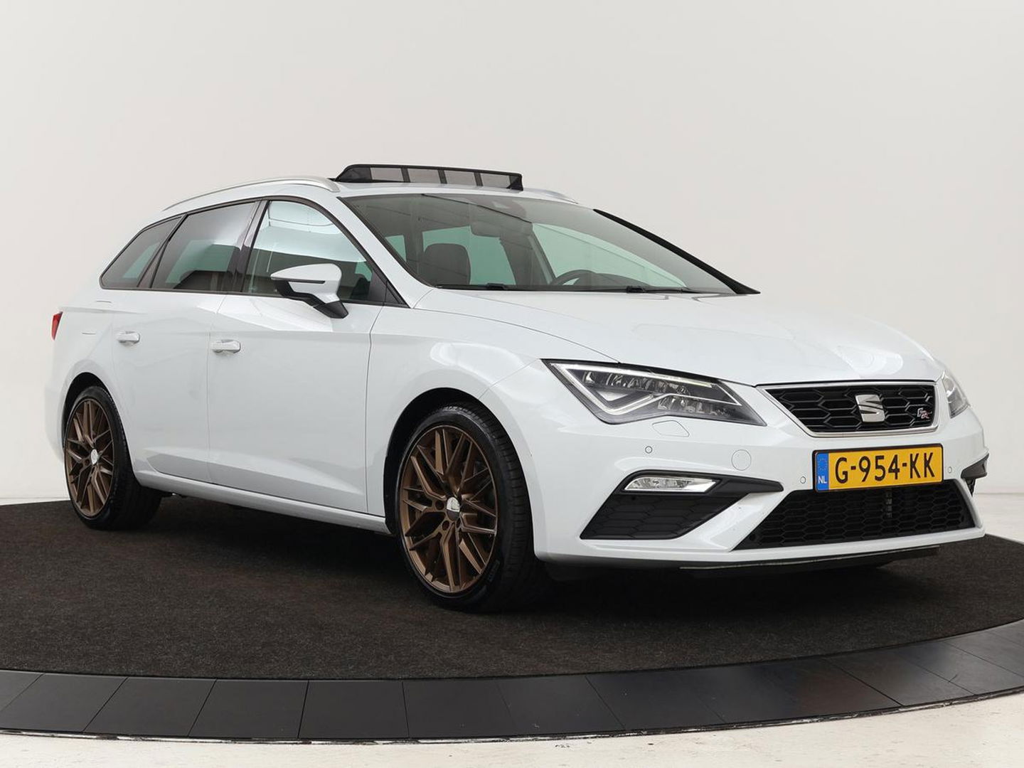 SEAT León ST 1.5 TSI FR Intense | Panoramadak | DSG | Stoelverwarming | Carplay | Camera | Trekhaak | Full-LED | Keyless | Navigatie