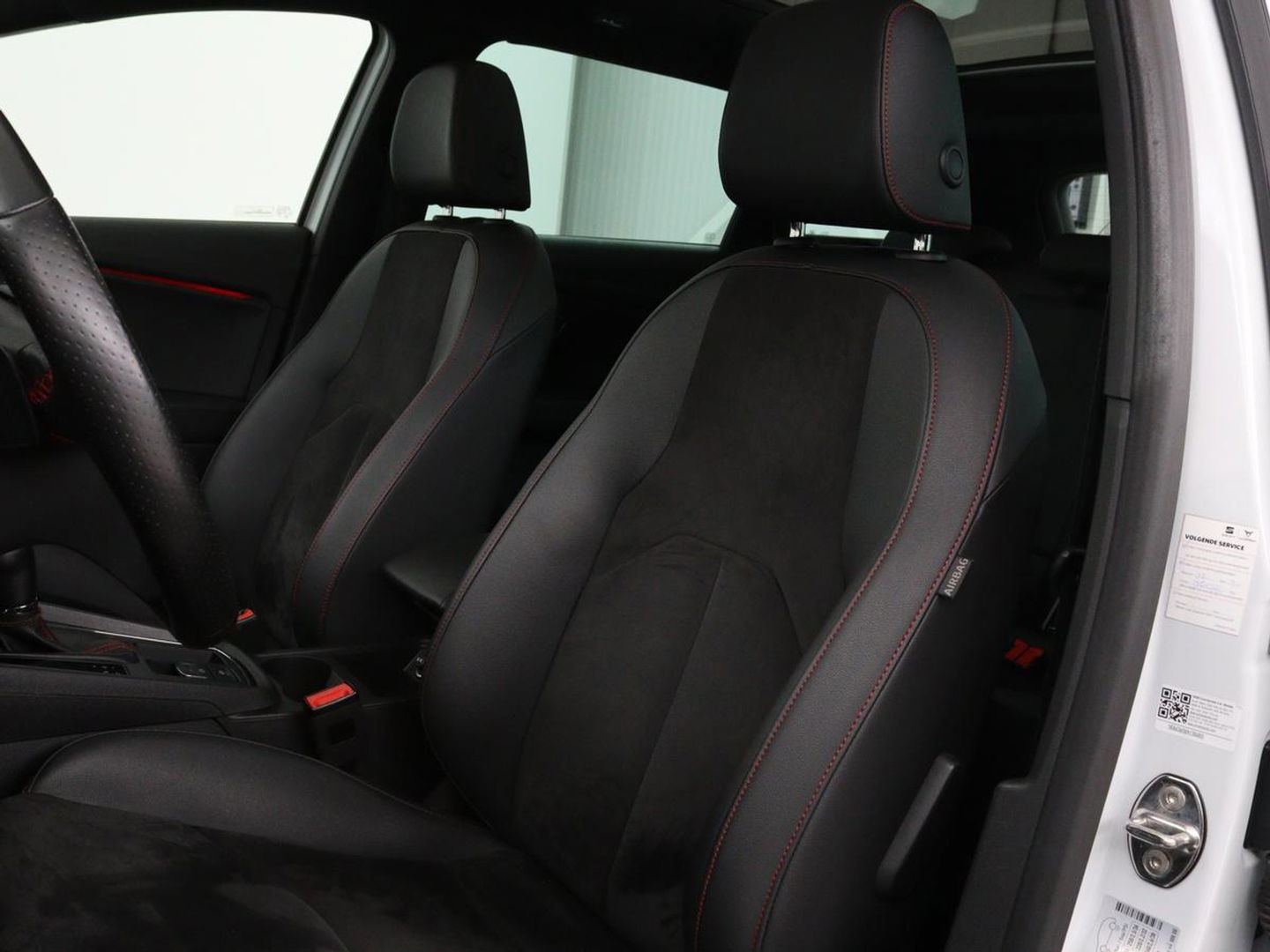 SEAT León ST 1.5 TSI FR Intense | Panoramadak | DSG | Stoelverwarming | Carplay | Camera | Trekhaak | Full-LED | Keyless | Navigatie