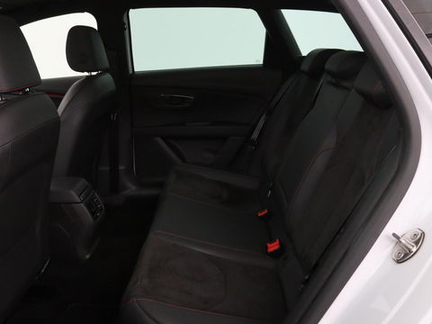 SEAT León ST 1.5 TSI FR Intense | Panoramadak | DSG | Stoelverwarming | Carplay | Camera | Trekhaak | Full-LED | Keyless | Navigatie