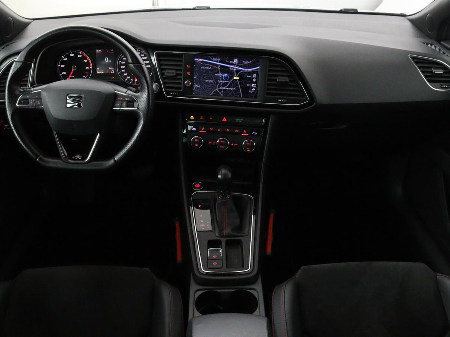 SEAT León ST 1.5 TSI FR Intense | Panoramadak | DSG | Stoelverwarming | Carplay | Camera | Trekhaak | Full-LED | Keyless | Navigatie