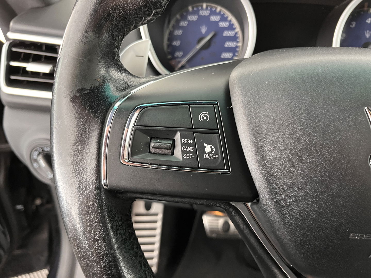 Maserati Ghibli 3.0 S Q4 Sports-Pack Aut. *LUXURY-LEATHER | BI-XENON | HARMAN/KARDON-SOUNDSYTEM | NAVI-FULLMAP | HEATED-SPORTSEATS | SHIFT-PADDLES | KEYLESS | CAMERA | ECC | PDC | CRUISE | 21''ALU*