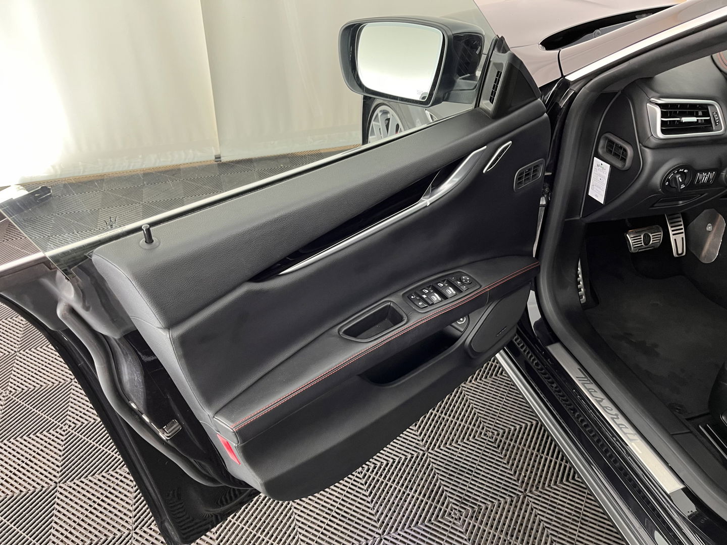 Maserati Ghibli 3.0 S Q4 Aut. *LUXURY-LEATHER | XENON | HARMAN/KARDON | NAVI-FULLMAP | SPORT-SEATS | CAMERA | ECC | PDC | CRUISE | 21''ALU*