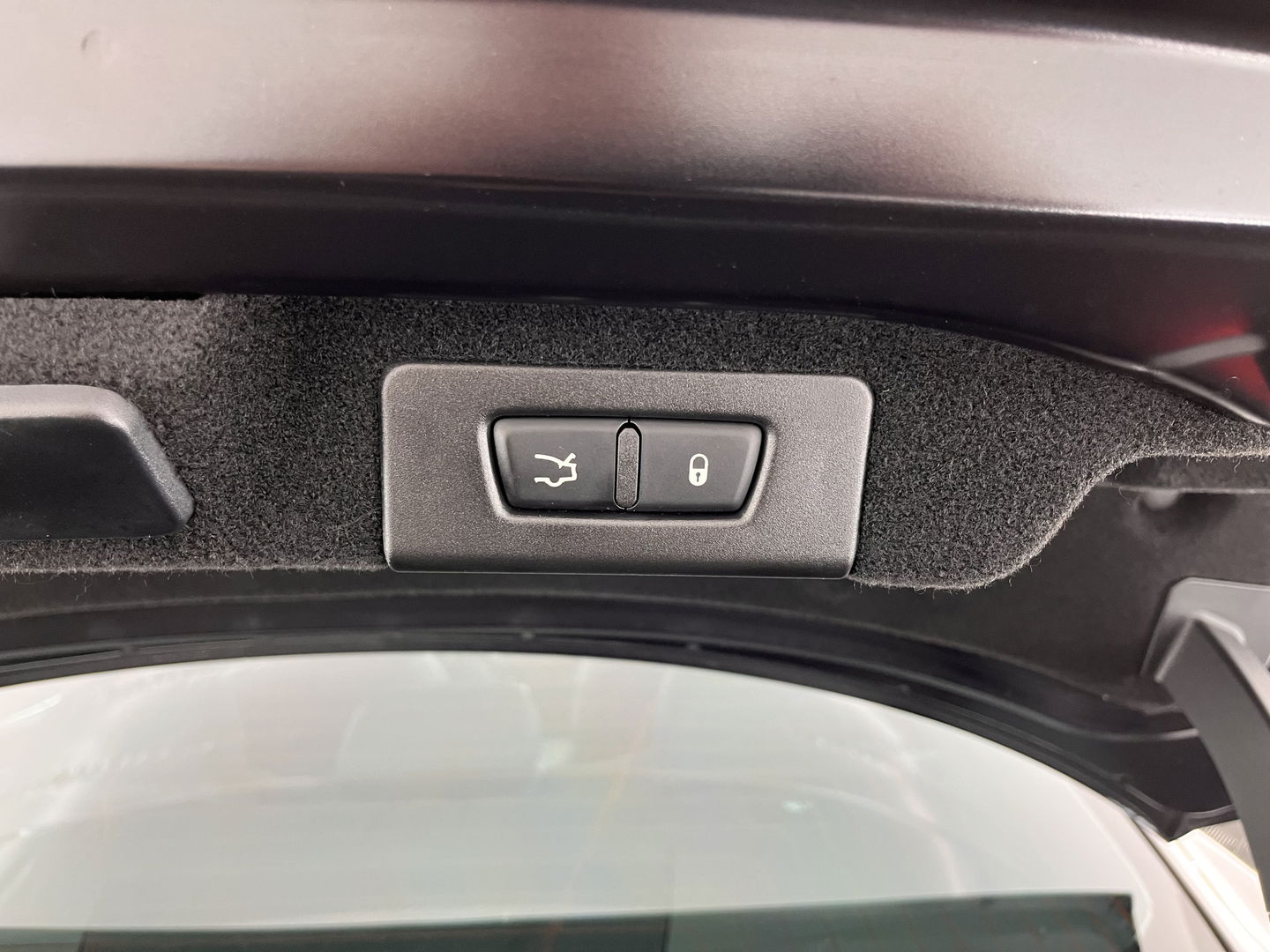 Maserati Ghibli 3.0 S Q4 Sports-Pack Aut. *LUXURY-LEATHER | BI-XENON | HARMAN/KARDON-SOUNDSYTEM | NAVI-FULLMAP | HEATED-SPORTSEATS | SHIFT-PADDLES | KEYLESS | CAMERA | ECC | PDC | CRUISE | 21''ALU*