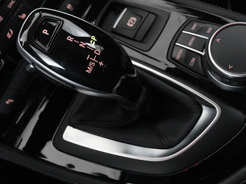 BMW 2 Serie Active Tourer 218i High Executive | Panoramadak | Head-up | Leder | Stoelverwarming | Cruise control | Camera | Climate control | LMV 17 inch