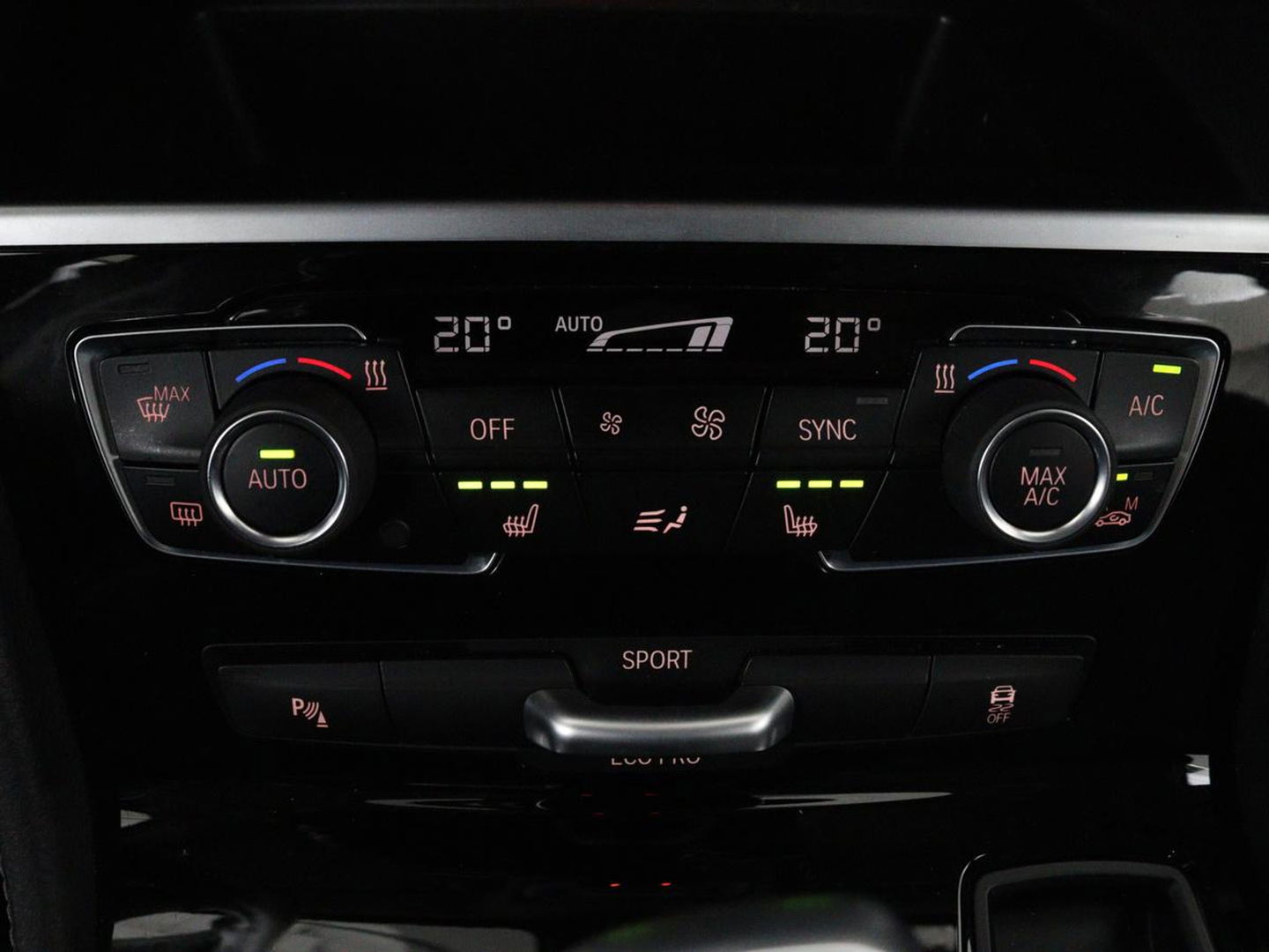 BMW 2 Serie Active Tourer 218i High Executive | Panoramadak | Head-up | Leder | Stoelverwarming | Cruise control | Camera | Climate control | LMV 17 inch