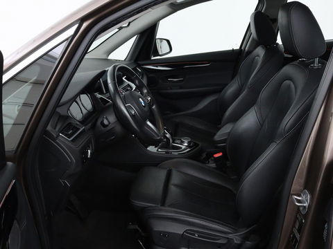 BMW 2 Serie Active Tourer 218i High Executive | Panoramadak | Head-up | Leder | Stoelverwarming | Cruise control | Camera | Climate control | LMV 17 inch