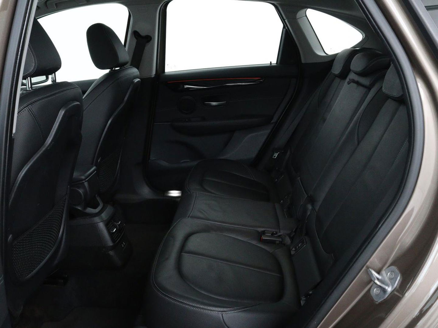 BMW 2 Serie Active Tourer 218i High Executive | Panoramadak | Head-up | Leder | Stoelverwarming | Cruise control | Camera | Climate control | LMV 17 inch