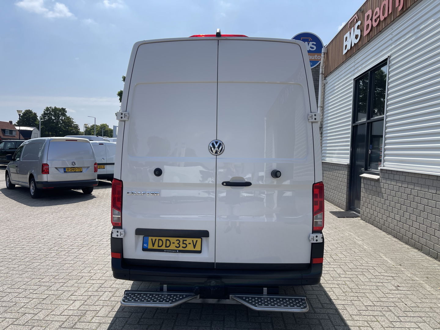 Volkswagen Crafter 35 2.0 TDI 140pk L3H3 ( voorheen L2H2 ) Comfortline / vaste prijs rijklaar € 20.950 ex btw / Sortimo ingerichte laadruimte met Victron omvormer / airco / cruise / navi / camera / trekhaak !