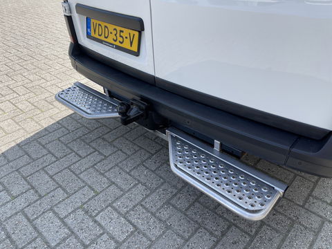 Volkswagen Crafter 35 2.0 TDI 140pk L3H3 ( voorheen L2H2 ) Comfortline / vaste prijs rijklaar € 20.950 ex btw / Sortimo ingerichte laadruimte met Victron omvormer / airco / cruise / navi / camera / trekhaak !