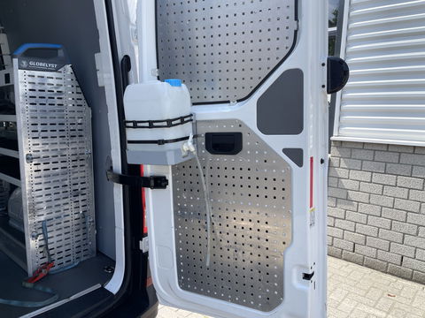 Volkswagen Crafter 35 2.0 TDI 140pk L3H3 ( voorheen L2H2 ) Comfortline / vaste prijs rijklaar € 20.950 ex btw / Sortimo ingerichte laadruimte met Victron omvormer / airco / cruise / navi / camera / trekhaak !
