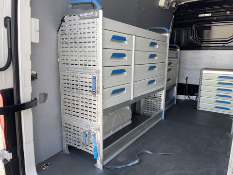 Volkswagen Crafter 35 2.0 TDI 140pk L3H3 ( voorheen L2H2 ) Comfortline / vaste prijs rijklaar € 20.950 ex btw / Sortimo ingerichte laadruimte met Victron omvormer / airco / cruise / navi / camera / trekhaak !