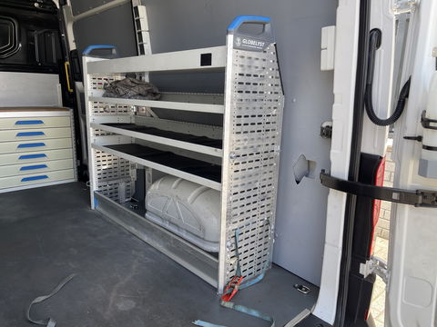 Volkswagen Crafter 35 2.0 TDI 140pk L3H3 ( voorheen L2H2 ) Comfortline / vaste prijs rijklaar € 20.950 ex btw / Sortimo ingerichte laadruimte met Victron omvormer / airco / cruise / navi / camera / trekhaak !