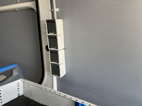 Volkswagen Crafter 35 2.0 TDI 140pk L3H3 ( voorheen L2H2 ) Comfortline / vaste prijs rijklaar € 20.950 ex btw / Sortimo ingerichte laadruimte met Victron omvormer / airco / cruise / navi / camera / trekhaak !