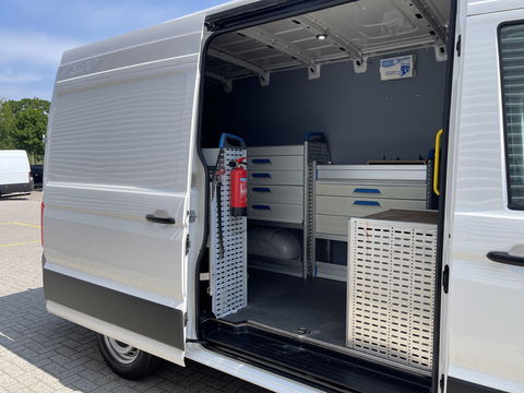 Volkswagen Crafter 35 2.0 TDI 140pk L3H3 ( voorheen L2H2 ) Comfortline / vaste prijs rijklaar € 20.950 ex btw / Sortimo ingerichte laadruimte met Victron omvormer / airco / cruise / navi / camera / trekhaak !