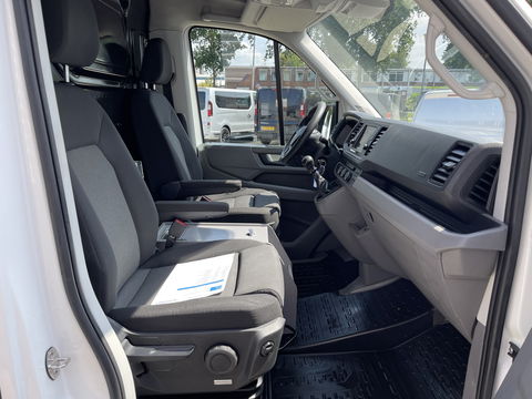 Volkswagen Crafter 35 2.0 TDI 140pk L3H3 ( voorheen L2H2 ) Comfortline / vaste prijs rijklaar € 20.950 ex btw / Sortimo ingerichte laadruimte met Victron omvormer / airco / cruise / navi / camera / trekhaak !
