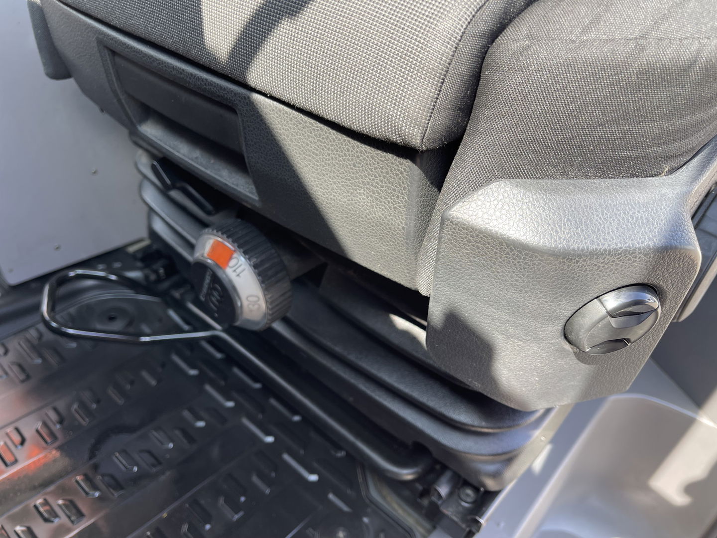 Volkswagen Crafter 35 2.0 TDI 140pk L3H3 ( voorheen L2H2 ) Comfortline / vaste prijs rijklaar € 20.950 ex btw / Sortimo ingerichte laadruimte met Victron omvormer / airco / cruise / navi / camera / trekhaak !