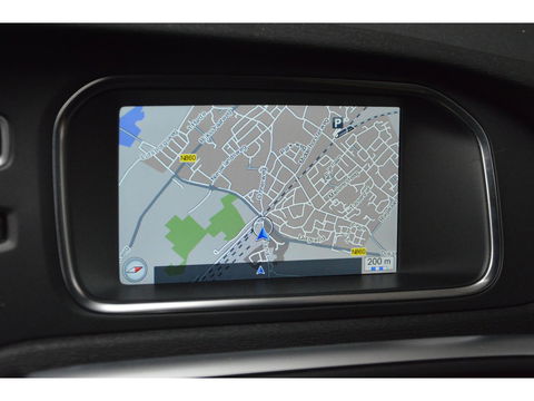 Volvo V40 T2 | Stoelverwarming | Trekhaak 1500KG| Standkachel | Bluetooth verbinding | Volvo On-Call |