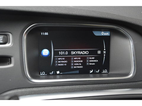 Volvo V40 T2 | Stoelverwarming | Trekhaak 1500KG| Standkachel | Bluetooth verbinding | Volvo On-Call |