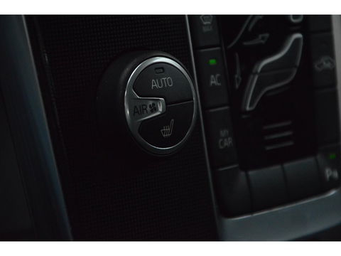 Volvo V40 T2 | Stoelverwarming | Trekhaak 1500KG| Standkachel | Bluetooth verbinding | Volvo On-Call |