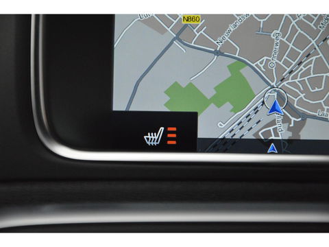 Volvo V40 T2 | Stoelverwarming | Trekhaak 1500KG| Standkachel | Bluetooth verbinding | Volvo On-Call |
