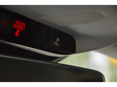 Volvo V40 T2 | Stoelverwarming | Trekhaak 1500KG| Standkachel | Bluetooth verbinding | Volvo On-Call |
