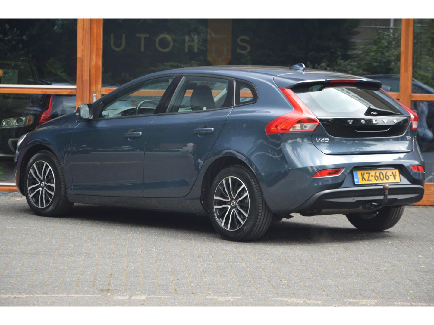 Volvo V40 T2 | Stoelverwarming | Trekhaak 1500KG| Standkachel | Bluetooth verbinding | Volvo On-Call |