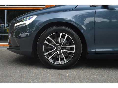 Volvo V40 T2 | Stoelverwarming | Trekhaak 1500KG| Standkachel | Bluetooth verbinding | Volvo On-Call |