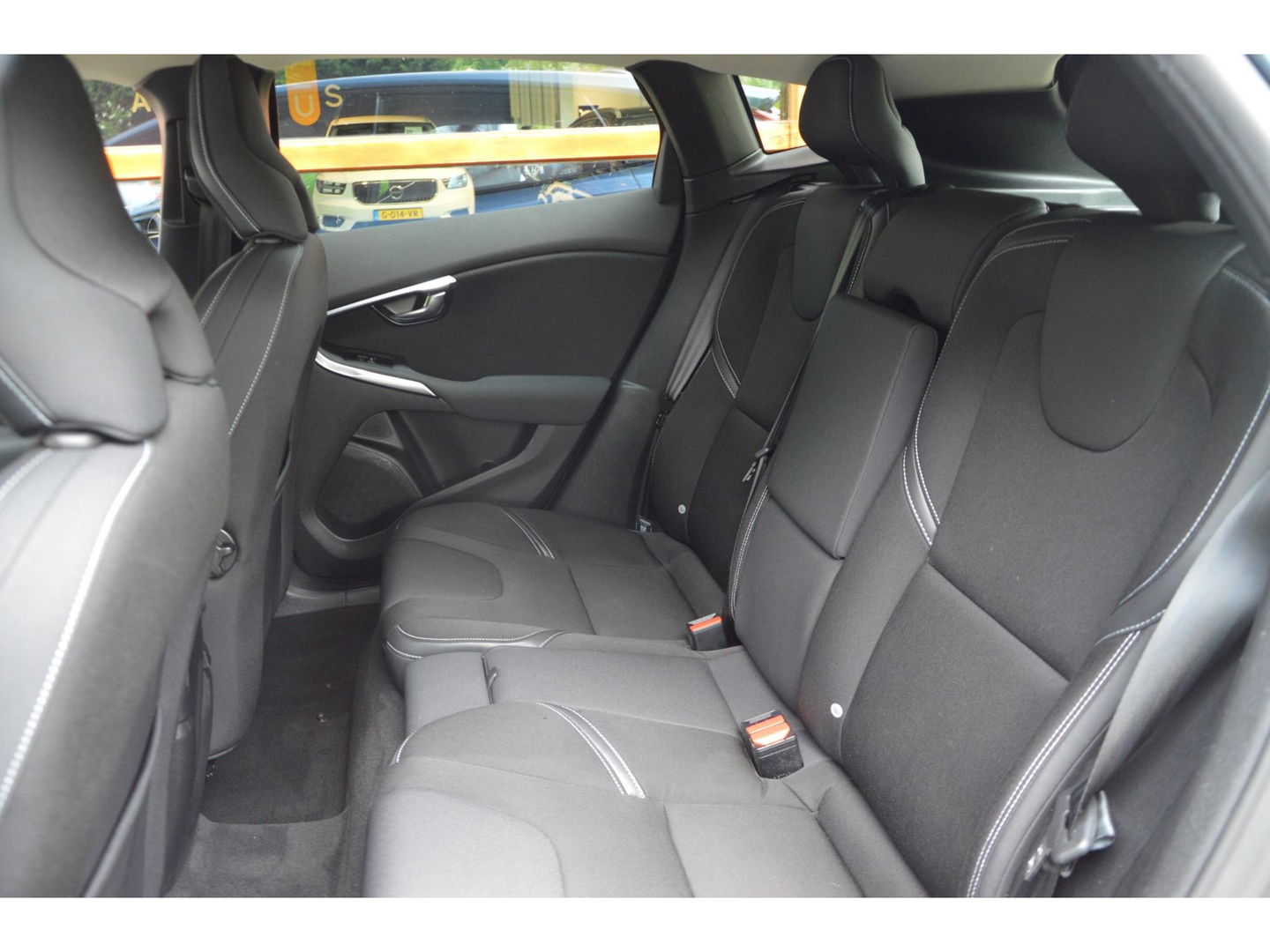 Volvo V40 T2 | Stoelverwarming | Trekhaak 1500KG| Standkachel | Bluetooth verbinding | Volvo On-Call |