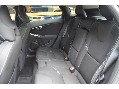 Volvo V40 T2 | Stoelverwarming | Trekhaak 1500KG| Standkachel | Bluetooth verbinding | Volvo On-Call |