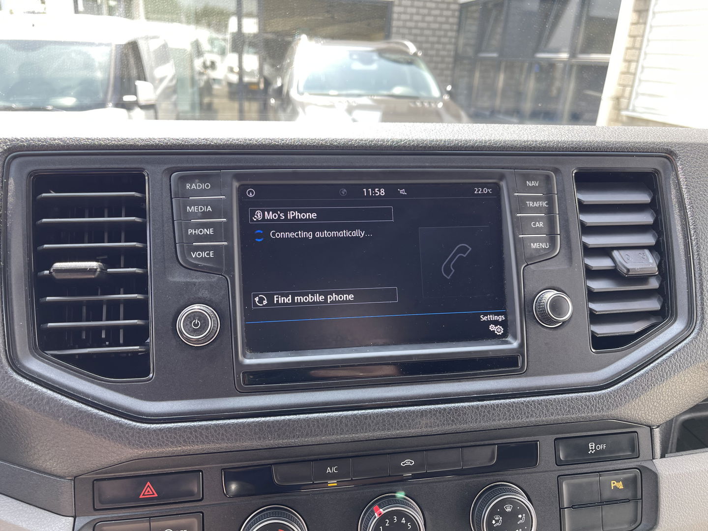 Volkswagen Crafter 35 2.0 TDI 140pk L3H3 ( voorheen L2H2 ) Comfortline / vaste prijs rijklaar € 20.950 ex btw / Sortimo ingerichte laadruimte met Victron omvormer / airco / cruise / navi / camera / trekhaak !