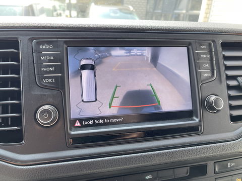 Volkswagen Crafter 35 2.0 TDI 140pk L3H3 ( voorheen L2H2 ) Comfortline / vaste prijs rijklaar € 20.950 ex btw / Sortimo ingerichte laadruimte met Victron omvormer / airco / cruise / navi / camera / trekhaak !