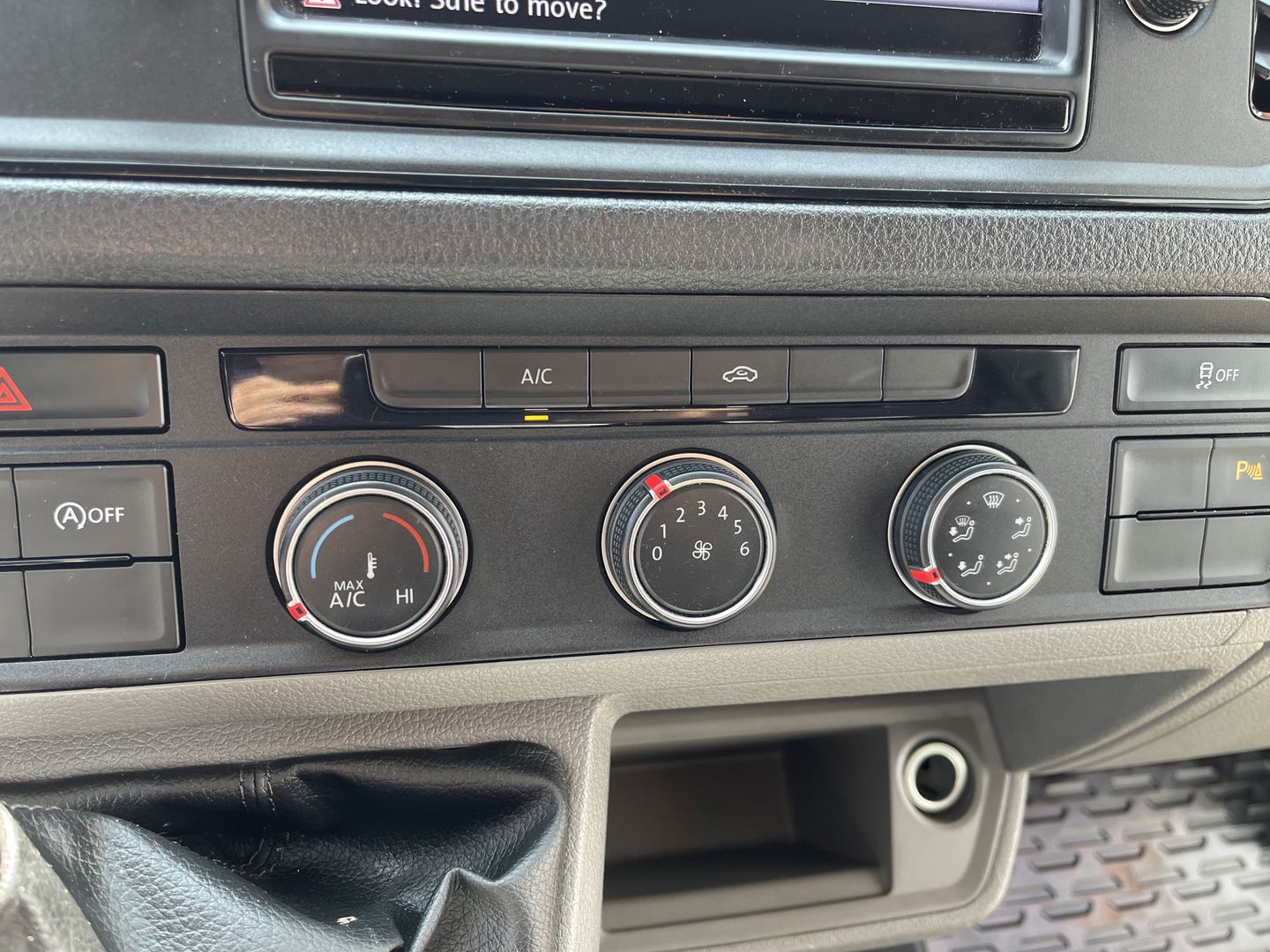 Volkswagen Crafter 35 2.0 TDI 140pk L3H3 ( voorheen L2H2 ) Comfortline / vaste prijs rijklaar € 20.950 ex btw / Sortimo ingerichte laadruimte met Victron omvormer / airco / cruise / navi / camera / trekhaak !