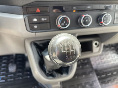 Volkswagen Crafter 35 2.0 TDI 140pk L3H3 ( voorheen L2H2 ) Comfortline / vaste prijs rijklaar € 20.950 ex btw / Sortimo ingerichte laadruimte met Victron omvormer / airco / cruise / navi / camera / trekhaak !