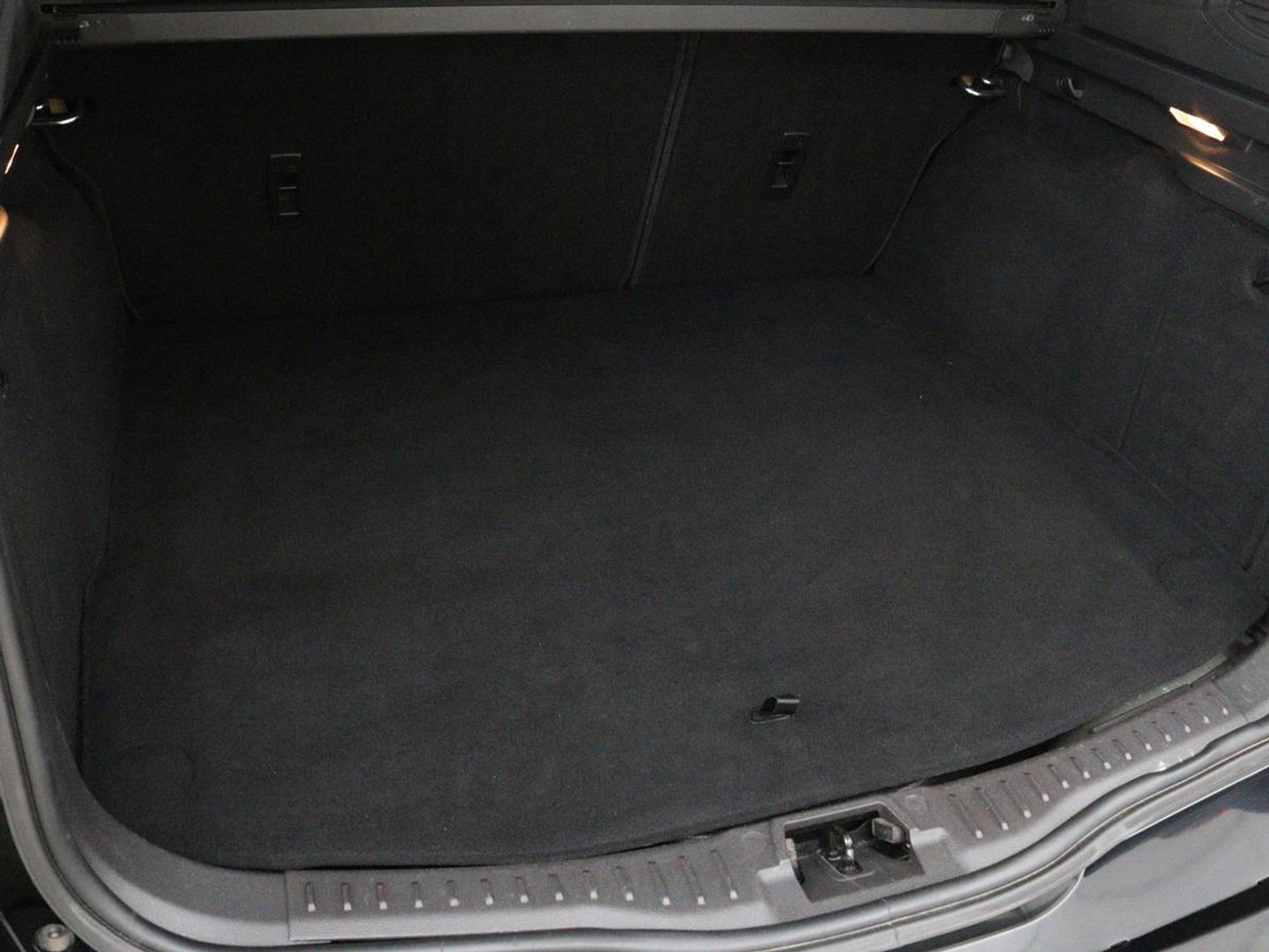 Ford FOCUS Wagon 1.0 EcoBoost ST-line | Stoel & Stuurverwarming | Trekhaak | PDC | Carplay | Navigatie | LMV 17 inch